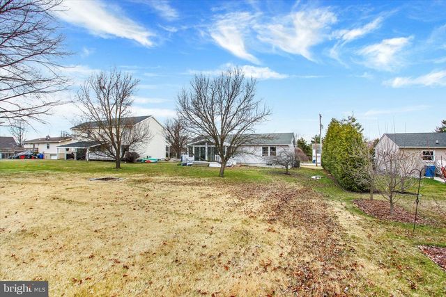 16 SEDGWICK DR, East Berlin, PA 17316