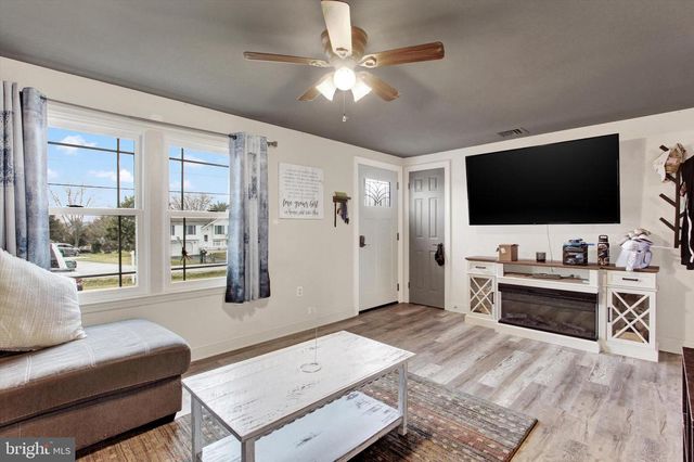 16 SEDGWICK DR, East Berlin, PA 17316