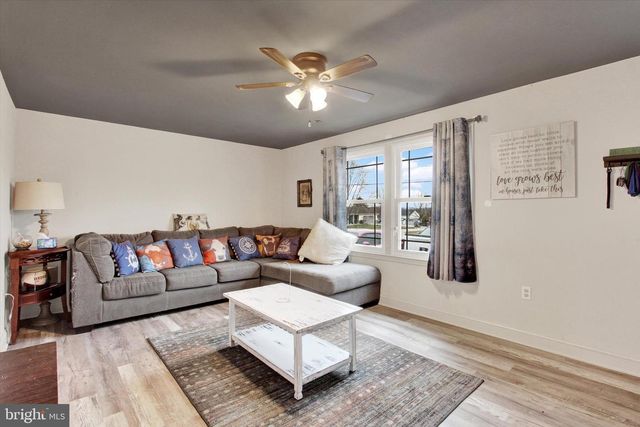 16 SEDGWICK DR, East Berlin, PA 17316