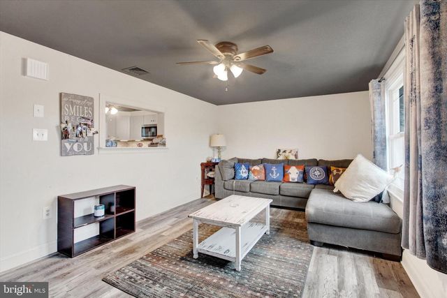 16 SEDGWICK DR, East Berlin, PA 17316