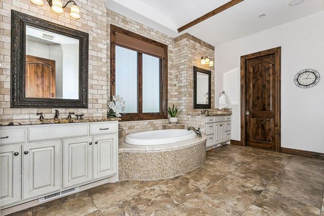 1302 E Bluestem Ct, Andover, KS 67002