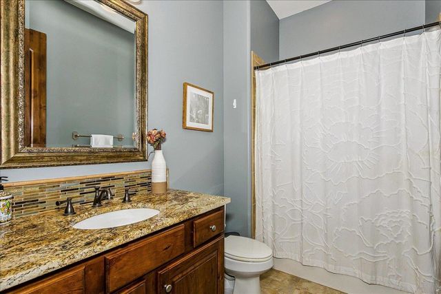1302 E Bluestem Ct, Andover, KS 67002