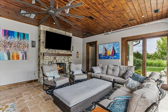 1302 E Bluestem Ct, Andover, KS 67002