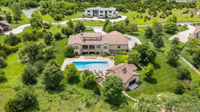 1302 E Bluestem Ct, Andover, KS 67002