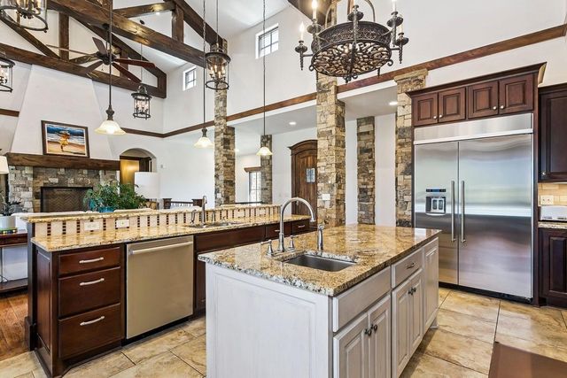 1302 E Bluestem Ct, Andover, KS 67002