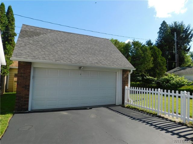 559 Willow St, Lockport City, NY 14094