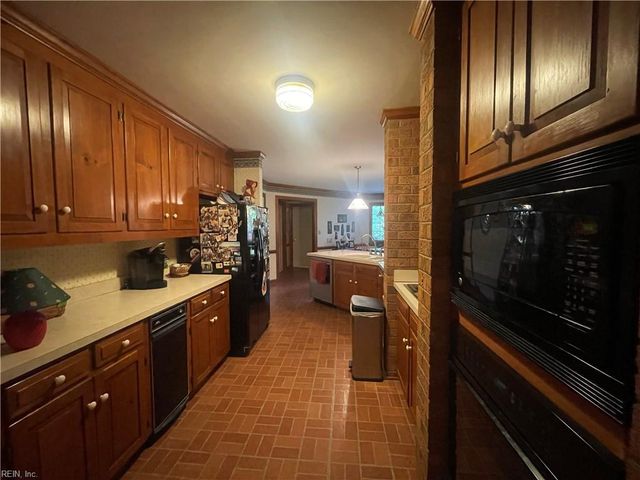 101 Crescent DR, Franklin, VA 23851