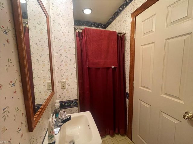 101 Crescent DR, Franklin, VA 23851