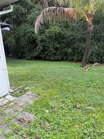 6270 SW 8th Pl, North Lauderdale, FL 33068