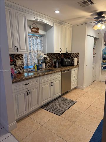 6270 SW 8th Pl, North Lauderdale, FL 33068