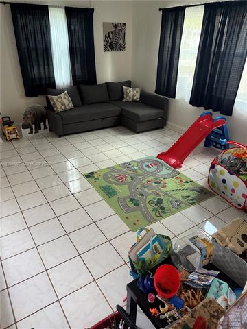 6270 SW 8th Pl, North Lauderdale, FL 33068