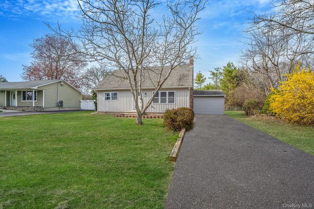 33 Harts Road, East Moriches, NY 11940