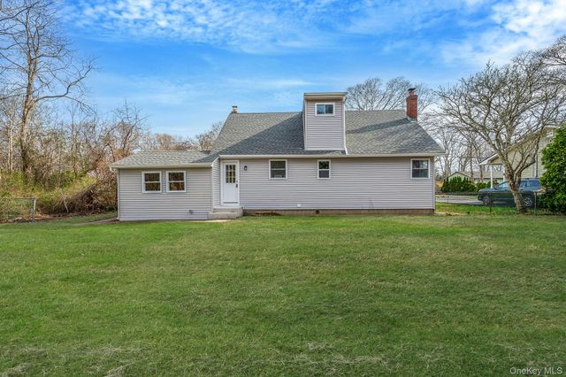33 Harts Road, East Moriches, NY 11940
