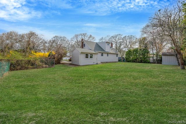 33 Harts Road, East Moriches, NY 11940