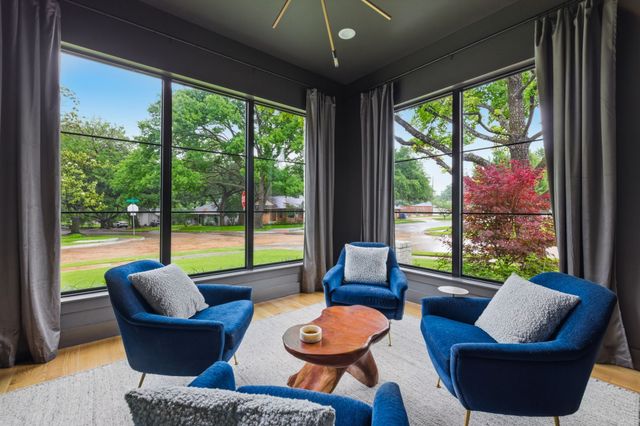 6262 Woodcrest Lane, Dallas, TX 75214