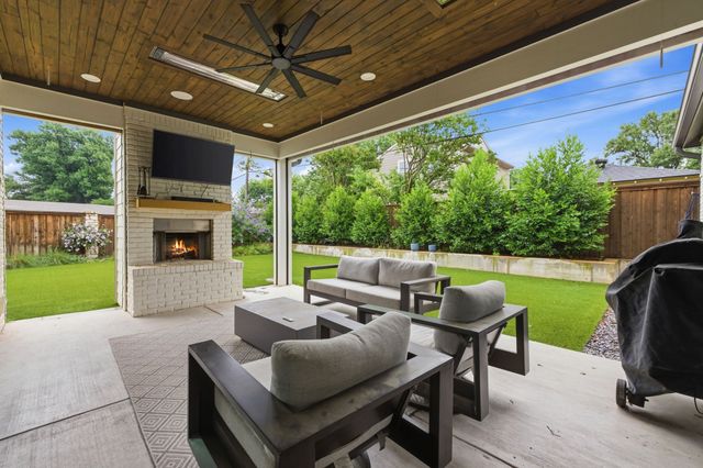 6262 Woodcrest Lane, Dallas, TX 75214