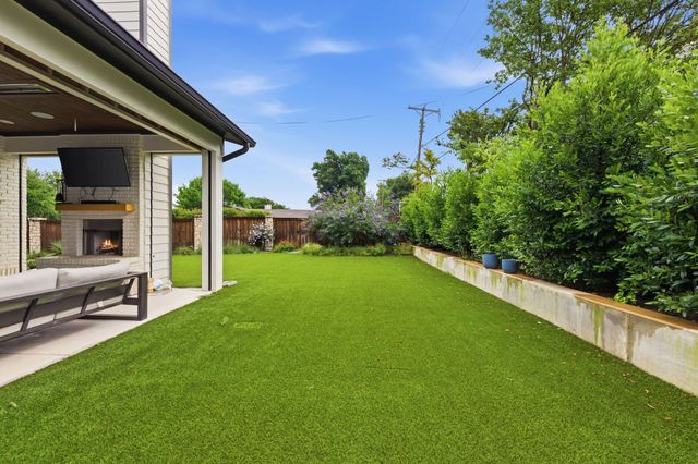 6262 Woodcrest Lane, Dallas, TX 75214
