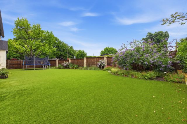 6262 Woodcrest Lane, Dallas, TX 75214