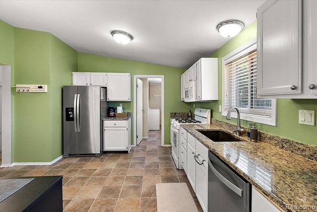 2346 London Bridge Drive 62, Rochester Hills, MI 48307
