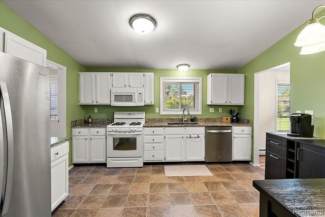 2346 London Bridge Drive 62, Rochester Hills, MI 48307