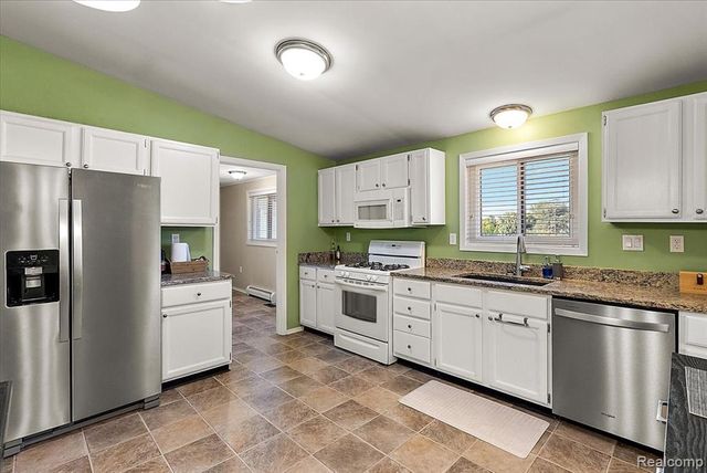 2346 London Bridge Drive 62, Rochester Hills, MI 48307