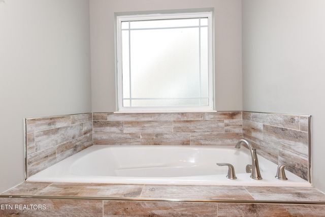 1125 Blackstone View Lane, Knoxville, TN 37932