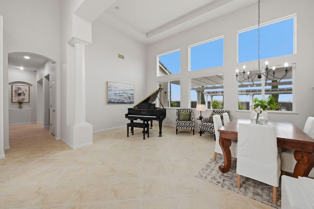 8537 Bridgestone Crescent, Roseville, CA 95747