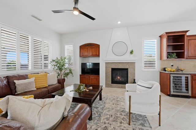 8537 Bridgestone Crescent, Roseville, CA 95747