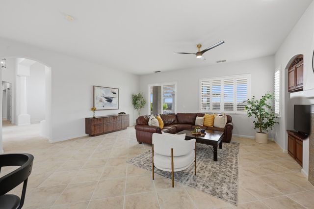 8537 Bridgestone Crescent, Roseville, CA 95747