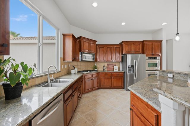 8537 Bridgestone Crescent, Roseville, CA 95747