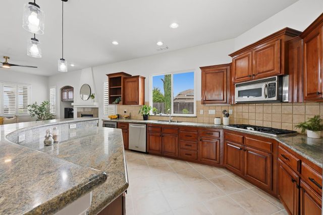 8537 Bridgestone Crescent, Roseville, CA 95747