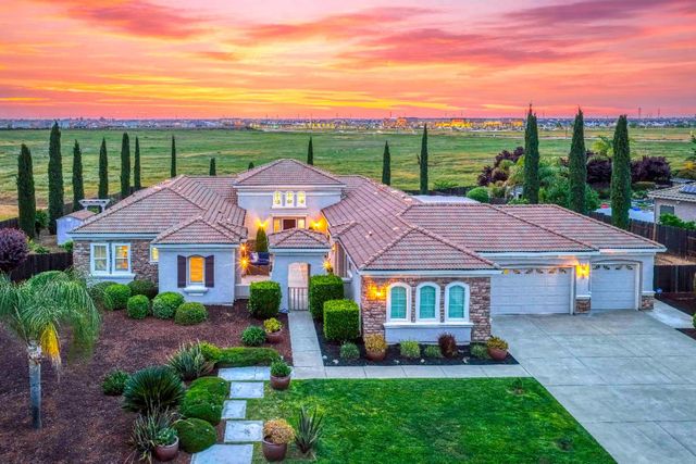 8537 Bridgestone Crescent, Roseville, CA 95747