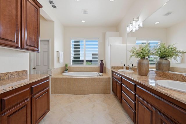 8537 Bridgestone Crescent, Roseville, CA 95747