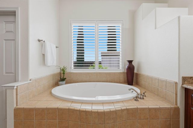 8537 Bridgestone Crescent, Roseville, CA 95747