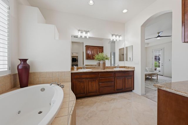 8537 Bridgestone Crescent, Roseville, CA 95747