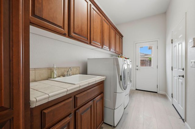 8537 Bridgestone Crescent, Roseville, CA 95747