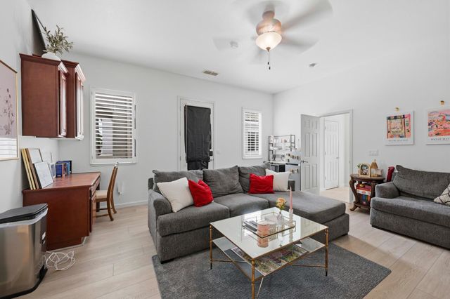 8537 Bridgestone Crescent, Roseville, CA 95747