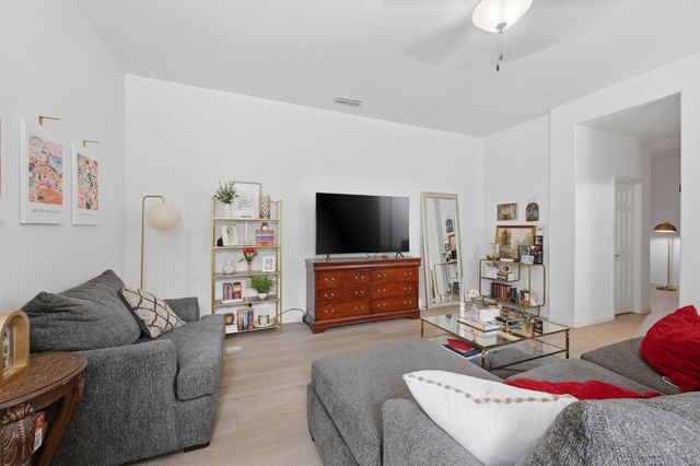 8537 Bridgestone Crescent, Roseville, CA 95747