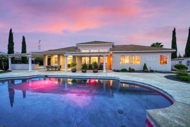 8537 Bridgestone Crescent, Roseville, CA 95747