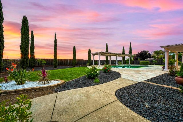 8537 Bridgestone Crescent, Roseville, CA 95747