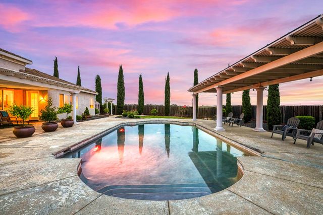 8537 Bridgestone Crescent, Roseville, CA 95747