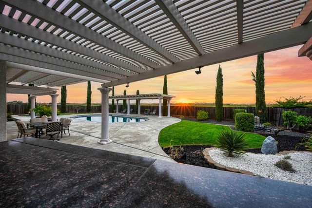 8537 Bridgestone Crescent, Roseville, CA 95747