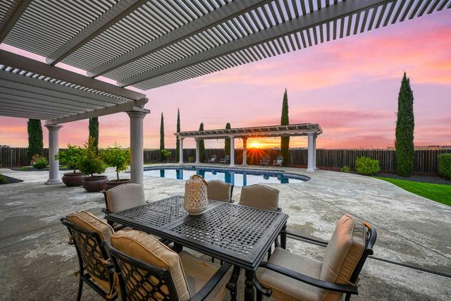 8537 Bridgestone Crescent, Roseville, CA 95747