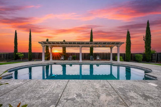 8537 Bridgestone Crescent, Roseville, CA 95747