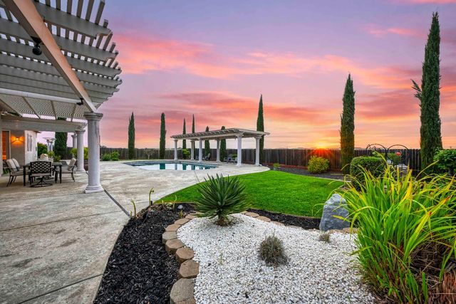 8537 Bridgestone Crescent, Roseville, CA 95747