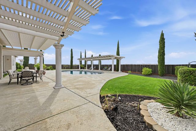 8537 Bridgestone Crescent, Roseville, CA 95747