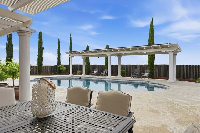 8537 Bridgestone Crescent, Roseville, CA 95747