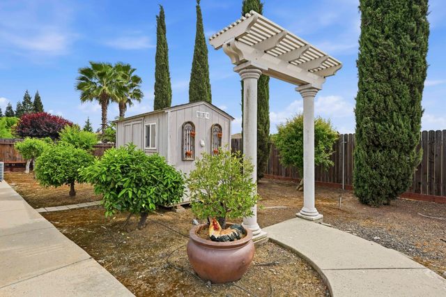 8537 Bridgestone Crescent, Roseville, CA 95747