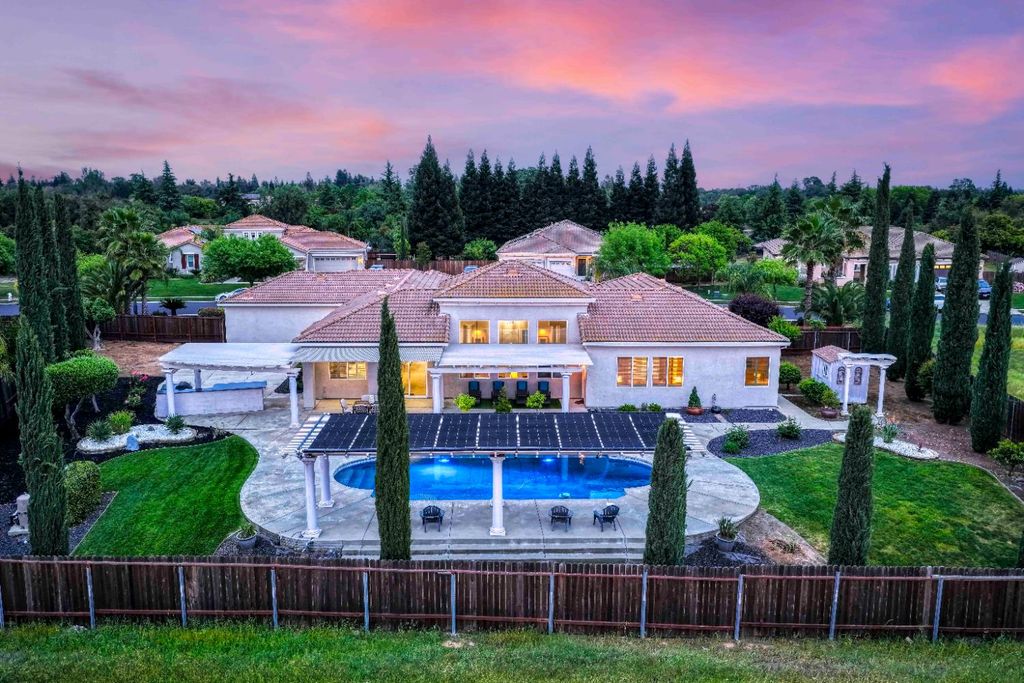 8537 Bridgestone Crescent, Roseville, CA 95747