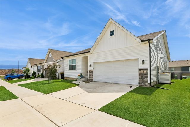 2202 Barry Drive, Adel, IA 50003